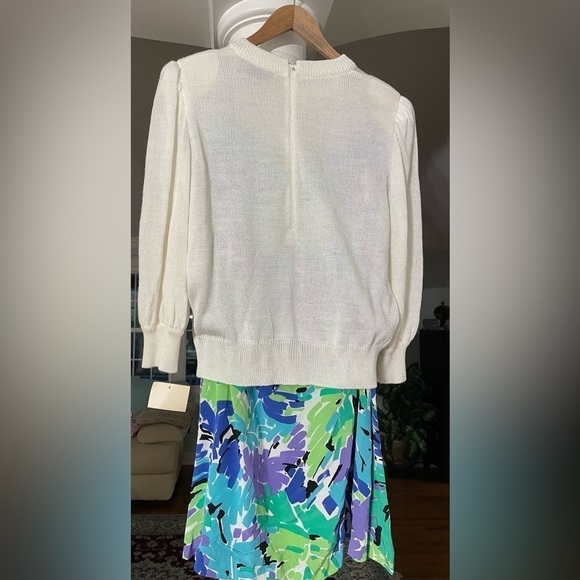 Plat LTD women’s two piece sweater & skirt. Top is white with Detail, size 12 - Picture 2 of 8